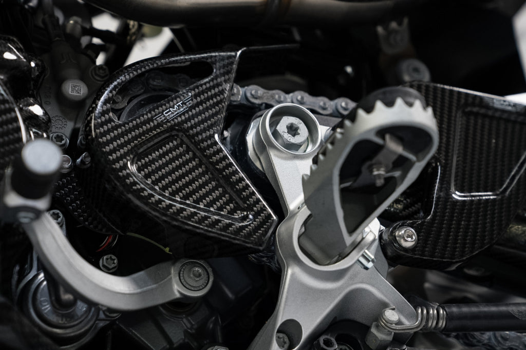 Protector Piñón CMT Compositi® Husqvarna 701 KTM 690 2026+