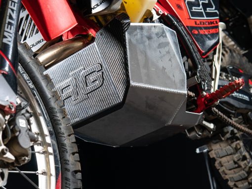 Depósito Auxiliar RADE-GARAGE® 8L – KTM EXC / GAS GAS EC / Husqvarna FE (MY24-25)